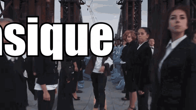 Gif Orelsan "basique simple"
